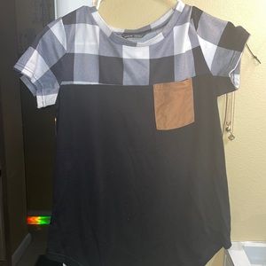 Black and white shirt 👚